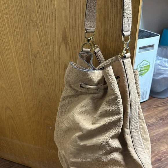 Ralph Lauren Tan Leather Shoulder Bag with Slouchy Design - Picture 4 of 5